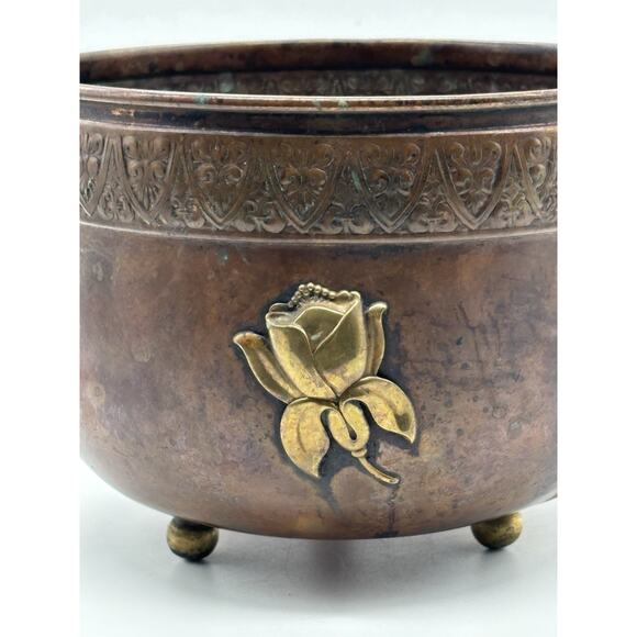 Vtg Copper Planter Cache Pot Houseplant Embossed Brass Flowers Footed Patina - Picture 2 of 8